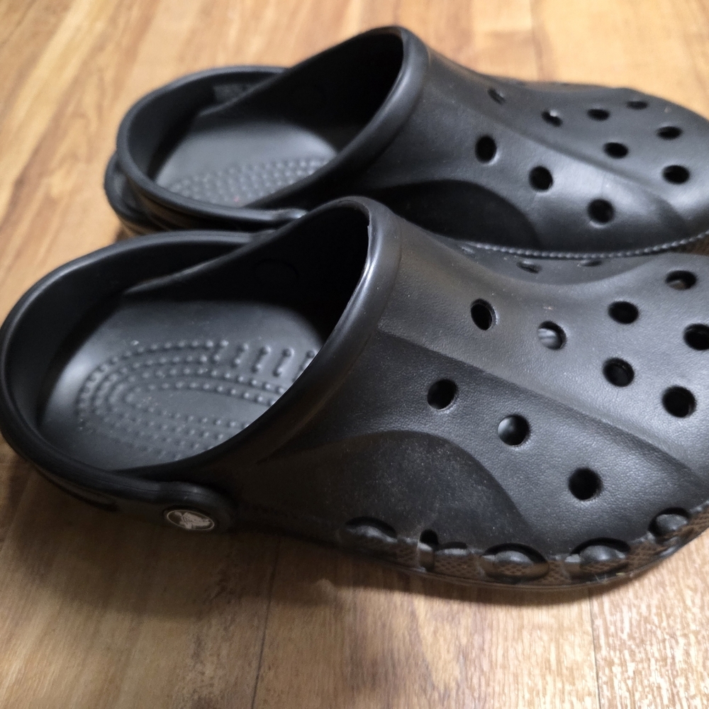 CROCS BAYA BLACK Sandals Design SIZE 6 MEN SIZE 8 WOMEN - Picture 4 of 4